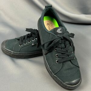 Cariuma OCA Shoes Women's 8.5 Black Canvas Low Top Lace Up Casual Sneakers